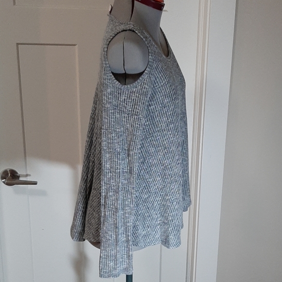 TOKYO DARLING Medium Peek-a-Boo Shoulders Top - Picture 2 of 5